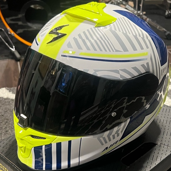 🦂 Scorpion EXO-R1 Air Juice Helmet - Picture 2 of 16
